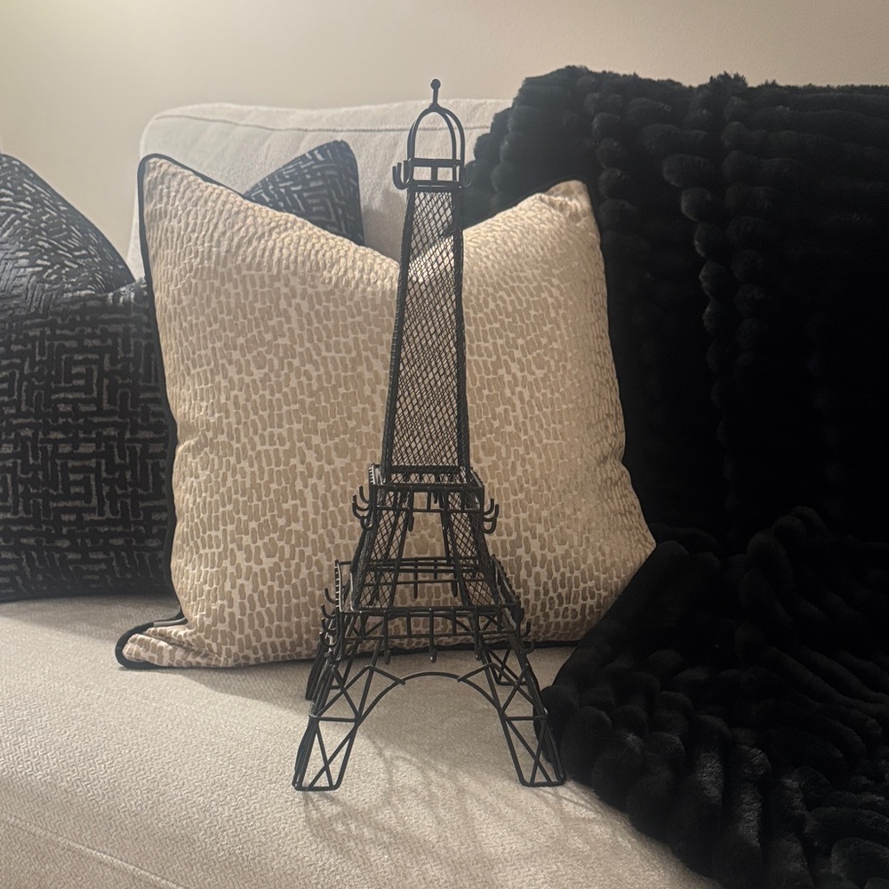 Eiffel tower jewelry stand